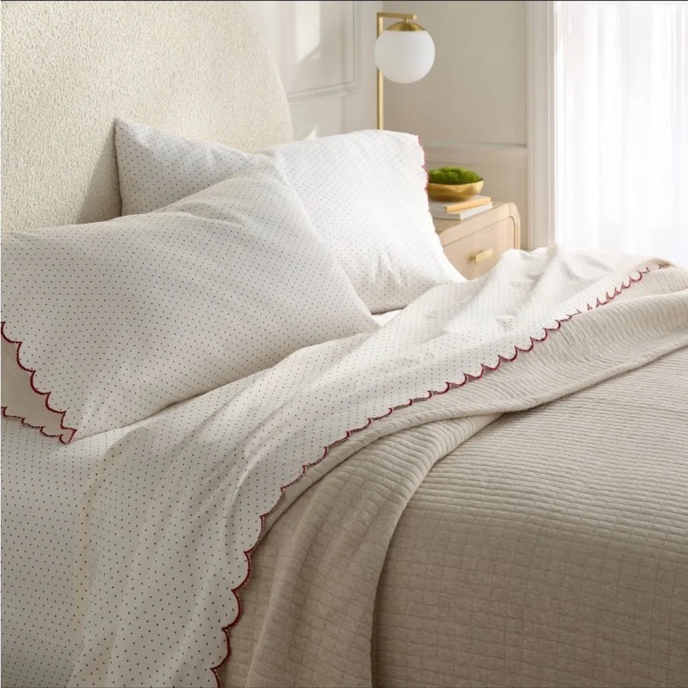 Twin/Twin XL 400 Performance Sheets Ivory Printed Dot/Red Scallop Hem-Threshold